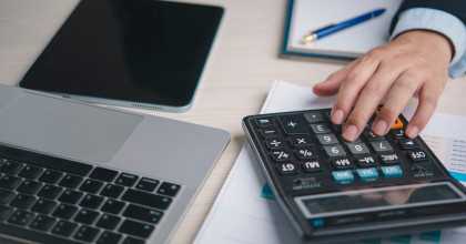 Loon inhouden personeel wanneer redenen