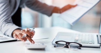 Loon inhouden personeel wanneer redenen